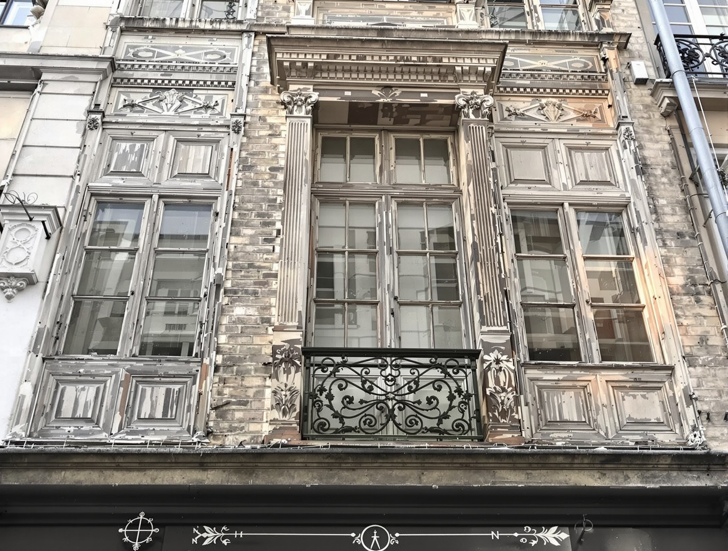 Restauration de fenêtres anciennes en bois à Paris 5ème